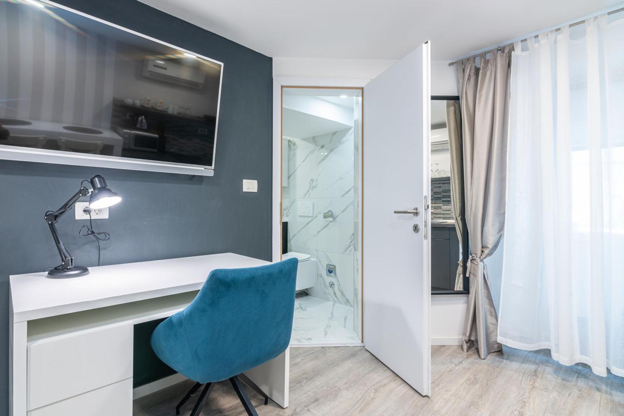 Small, Sweet & Cosy Apartment *